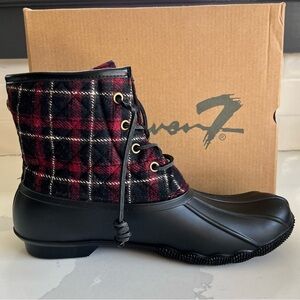 SEVEN7 Wool Goose Quilted Lace Up Women’s Sz 10 Bootie Boots Wine/Black Pattern
